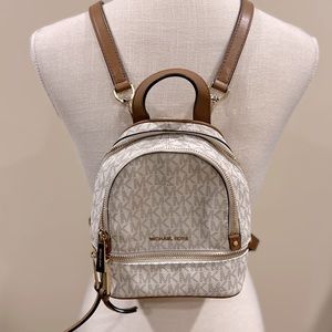 Sling MICHAEL Kors signature Rhea Zip Extra Small Messenger Backpack *Like NEW